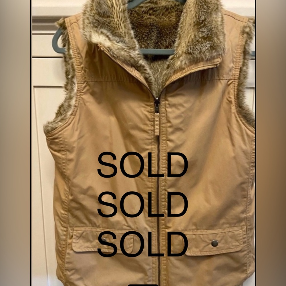 GAP Women's Medium Tan Faux Fur Lined Reversible Vest